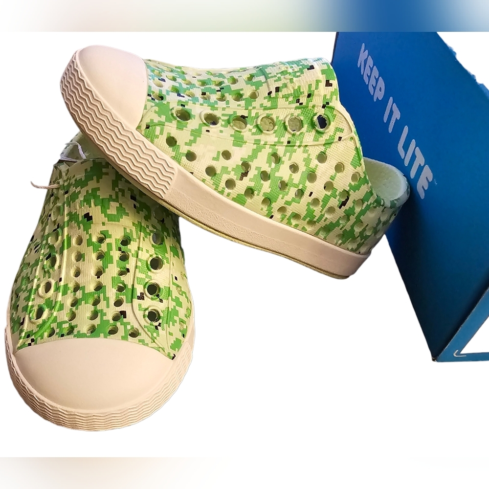 Native Jefferson Water Shoes Green White Green Digi Unisex Kid's Size 4 NEW